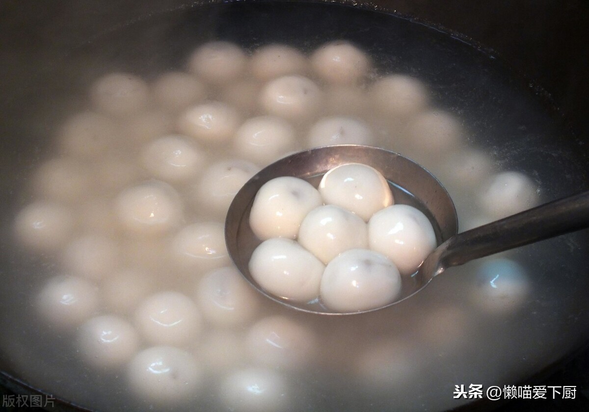 速冻汤圆冷水煮还是热水煮（速冻汤圆到底是冷水下锅还是开水）-第8张图片-昕阳网