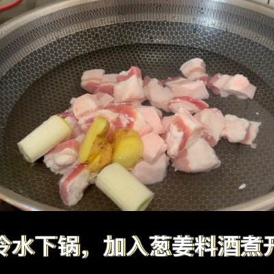 红烧肉里面加什么配菜最好吃（红烧肉里放什么配菜）-第2张图片-昕阳网