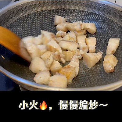 红烧肉里面加什么配菜最好吃（红烧肉里放什么配菜）-悠嘻资讯网