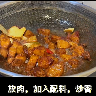 红烧肉里面加什么配菜最好吃（红烧肉里放什么配菜）-第6张图片-昕阳网